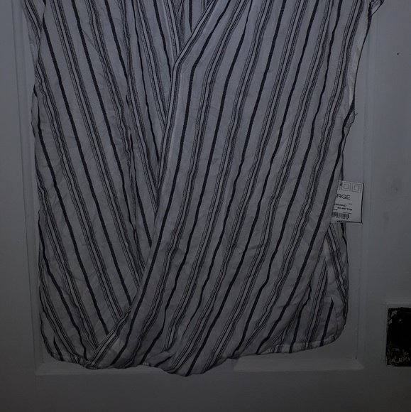 Sleeveless womens Blouse - Picture 2 of 2